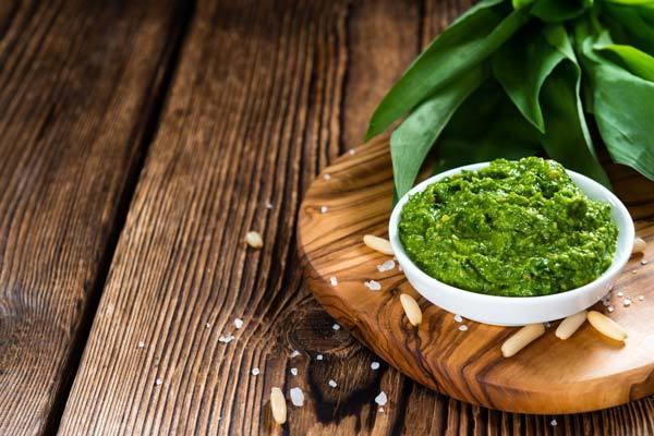 Bärlauch küsst Erbse - Bärlauch Pesto mit gelber Erbse